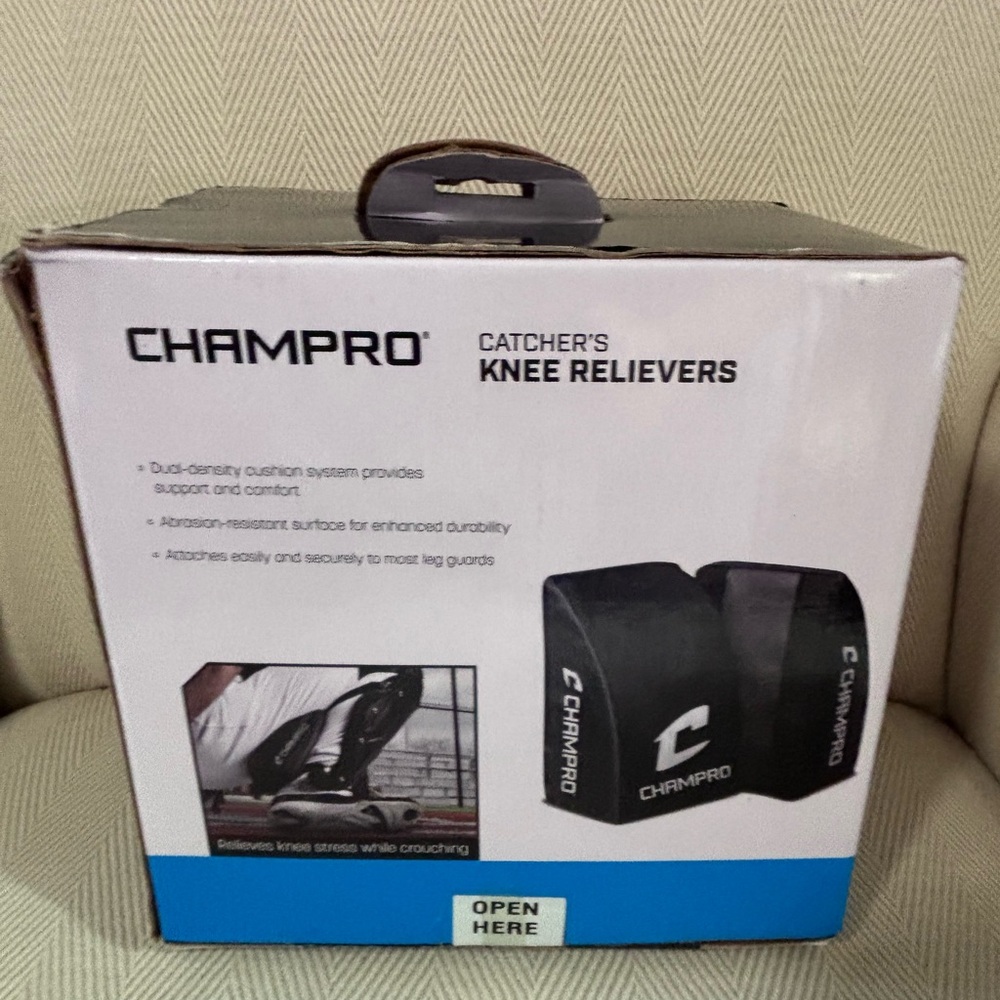 New in box Champro Youth Catcher Knee Pads Black Dual-Density Foam CG28